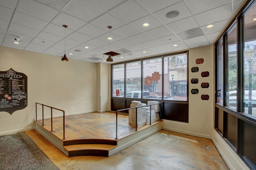 More Photos Of 18-20 W Washington St, Hagerstown Office For Lease