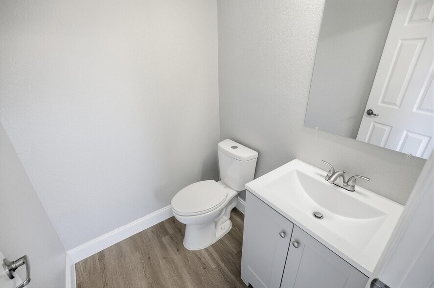 More Photos Of 170 W Mansfield St, Deland Warehouse For Lease