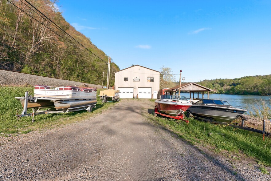 More Photos Of 490 Fort Martin Rd, Maidsville Flex For Sale