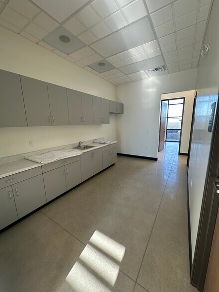 More Photos Of 31234 DenBeste Court, Shafter Warehouse For Lease