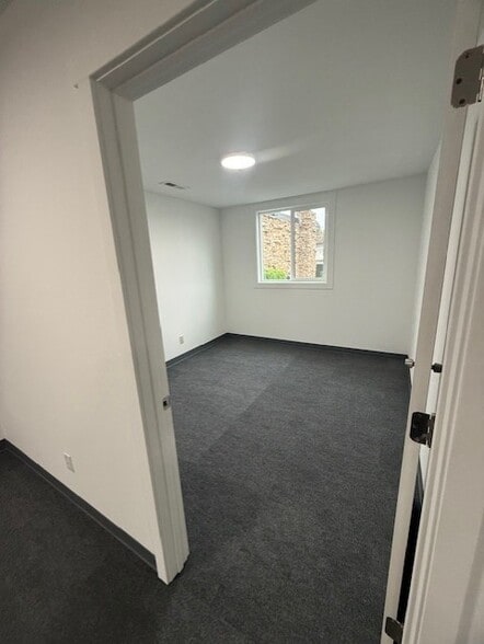 More Photos Of 7817 Pacific Ave, Tacoma Office For Sale