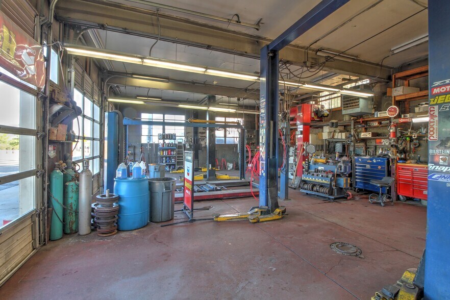 More Photos Of 2163 28th St, Boulder Freestanding For Lease