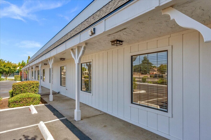 More Photos Of 324-330 Bullard Ave, Clovis Office For Sale