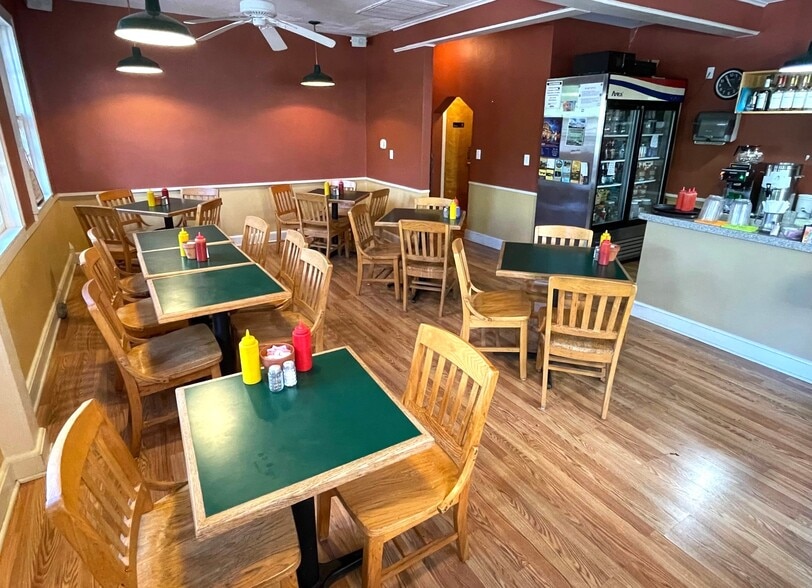 More Photos Of 71 Spring St, Eureka Springs Restaurant For Sale