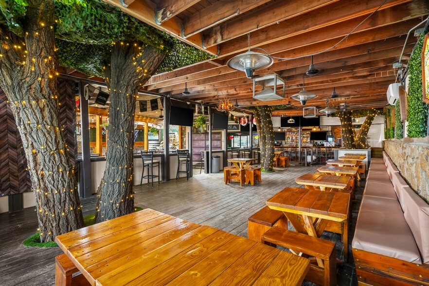 More Photos Of 5200 Doniphan Dr, El Paso Bar For Sale