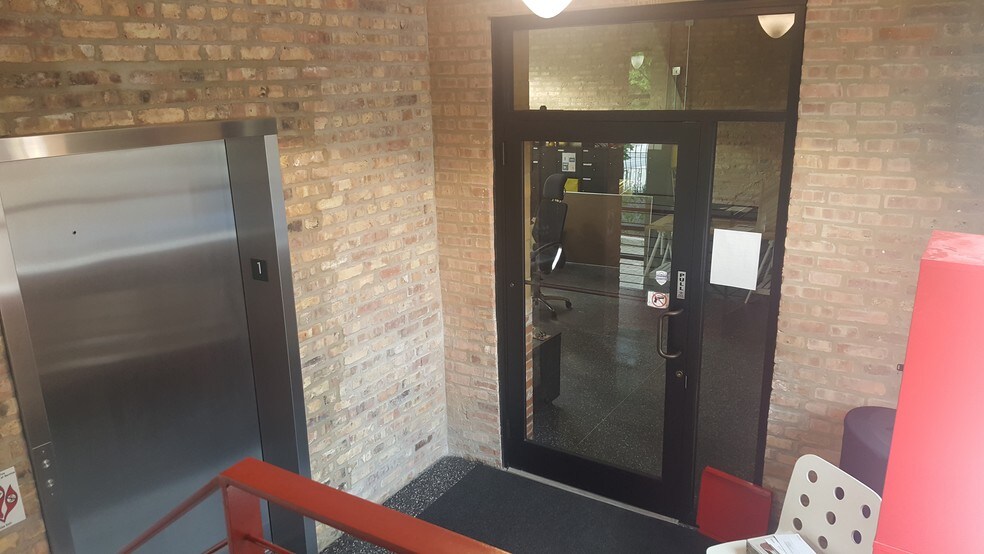 More Photos Of 1659 W Hubbard St, Chicago Loft Creative Space For Lease