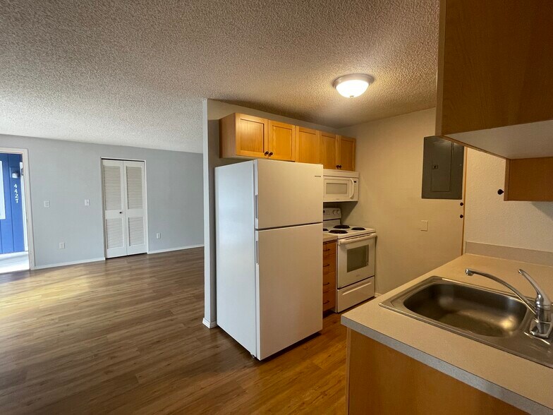 More Photos Of 4425 SE 26TH Ave, Portland Apartments For Sale