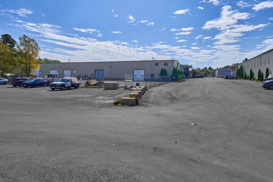 More Photos Of 896 Boston Post Rd, Marlborough Warehouse For Sale