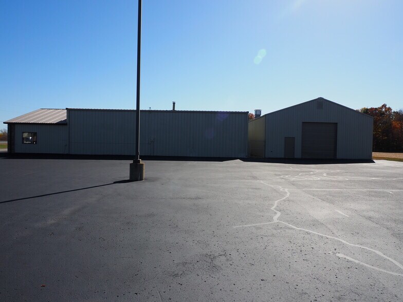 More Photos Of 9430 N Karen Dr, Mooresville Light Distribution For Lease