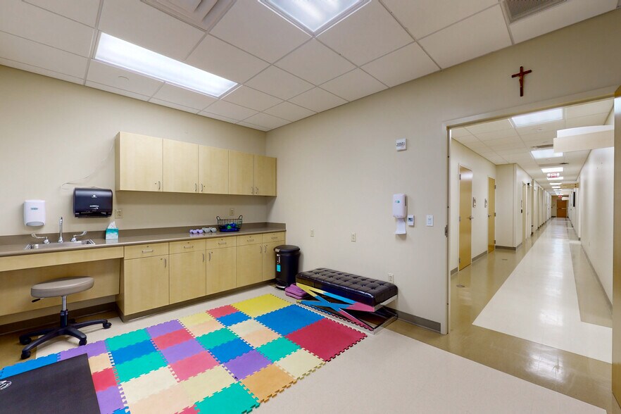 More Photos Of 3989 N Shore Dr, Bryan Medical For Lease