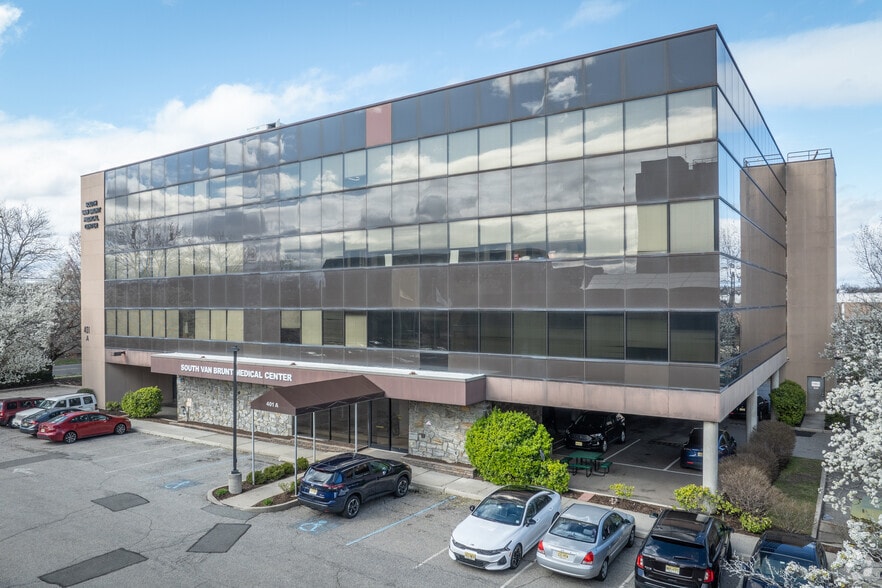 More Photos Of 401 S Van Brunt St, Englewood Medical For Lease