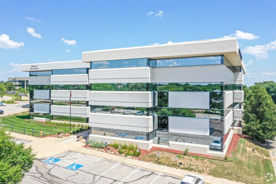 More Photos Of 1415 28th St, West Des Moines Office For Lease