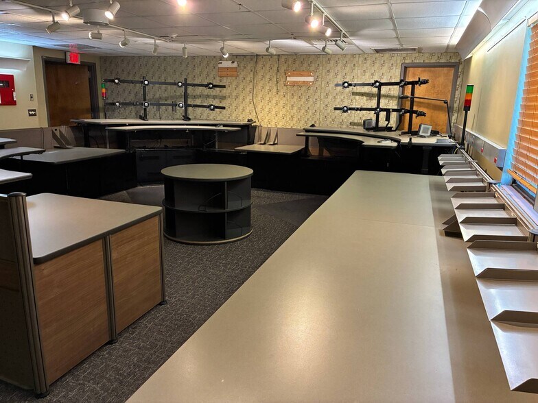 More Photos Of 851 S Rolling Meadows Dr, Fond Du Lac Office For Sale