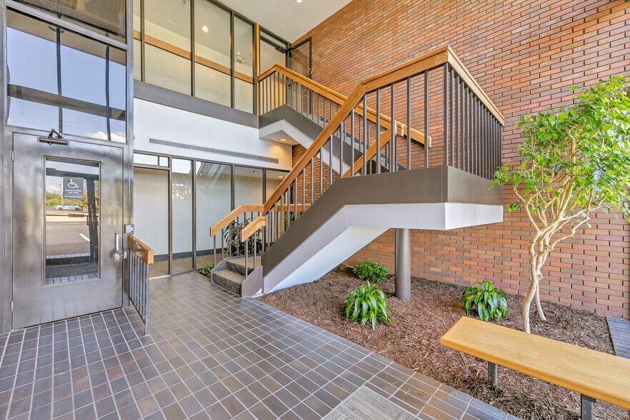 More Photos Of 11132 S Towne Sq, Saint Louis Office For Lease