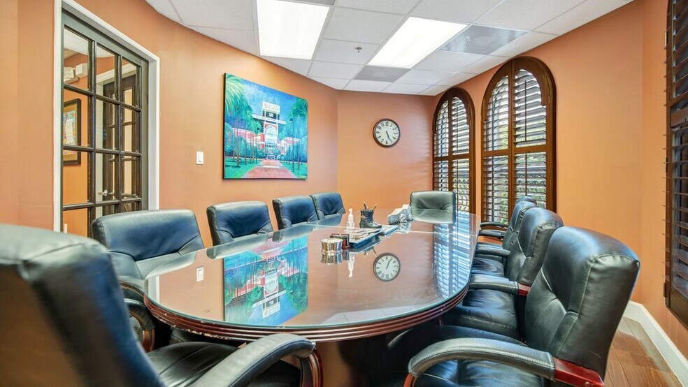 More Photos Of 260 Lookout Pl, Maitland Medical For Sale