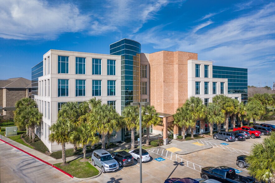 More Photos Of 7904 N Sam Houston Pky W, Houston Office For Lease