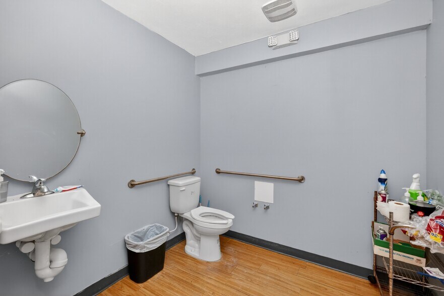 More Photos Of 3073 NE 37th Pl, Wildwood Industrial For Sale
