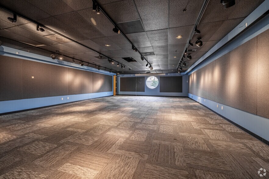 More Photos Of 2711-2717 Winona Ave, Burbank Research And Development For Sale