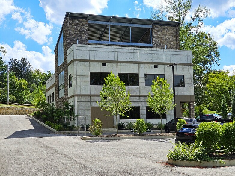 More Photos Of 3407 West Chester Pike, Newtown Square Office For Lease
