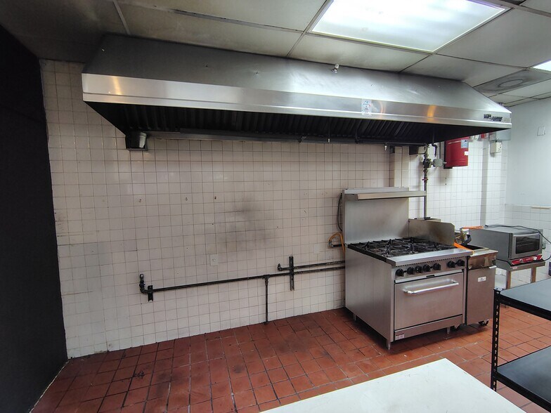 More Photos Of 8031-8041 W Sample Rd, Coral Springs Storefront For Lease