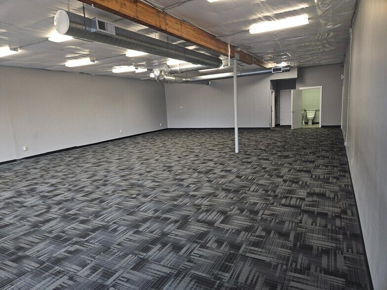 More Photos Of 16027-16029 SE McLoughlin blvd, Milwaukie Freestanding For Lease