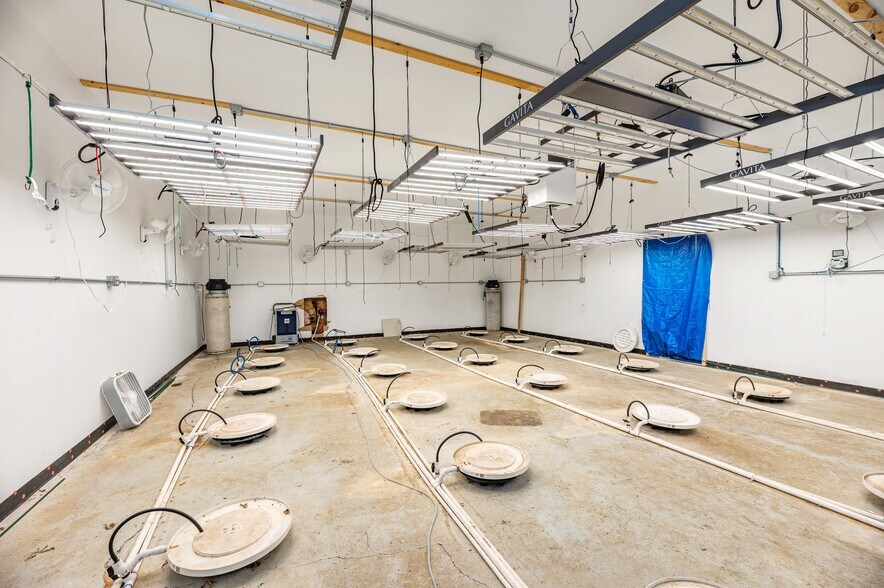 More Photos Of 3905 32nd St, Port Huron Truck Terminal For Sale