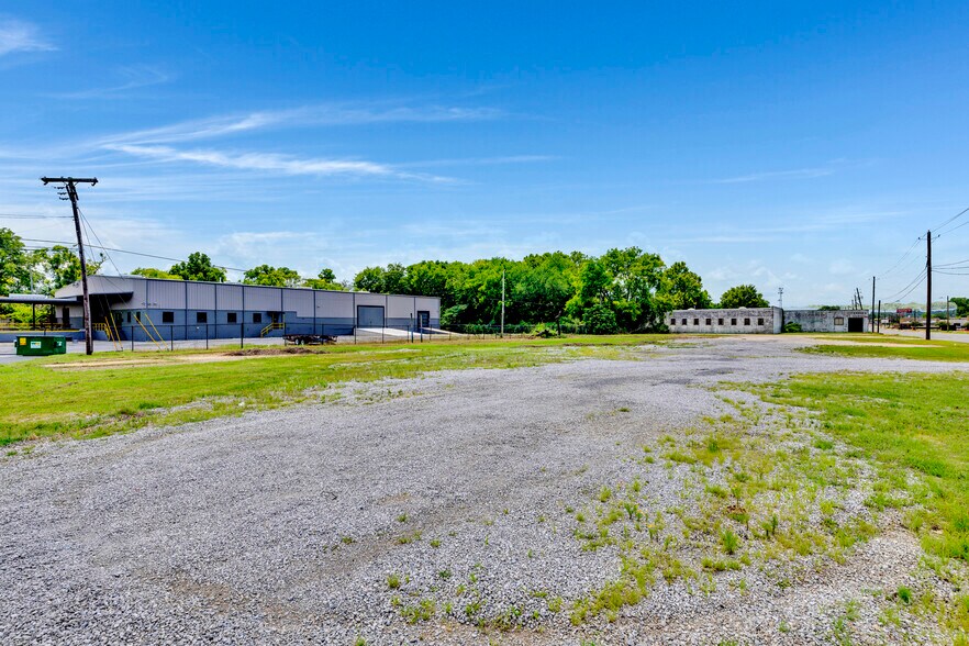 More Photos Of 200 4th St W, Birmingham Warehouse For Lease
