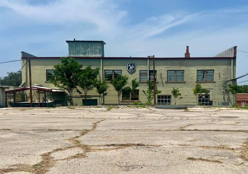 More Photos Of 400 W Main St, Eastland Warehouse For Sale