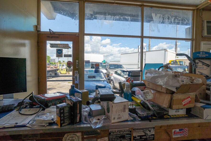 More Photos Of 5507 E Colonial Dr, Orlando Auto Repair For Sale