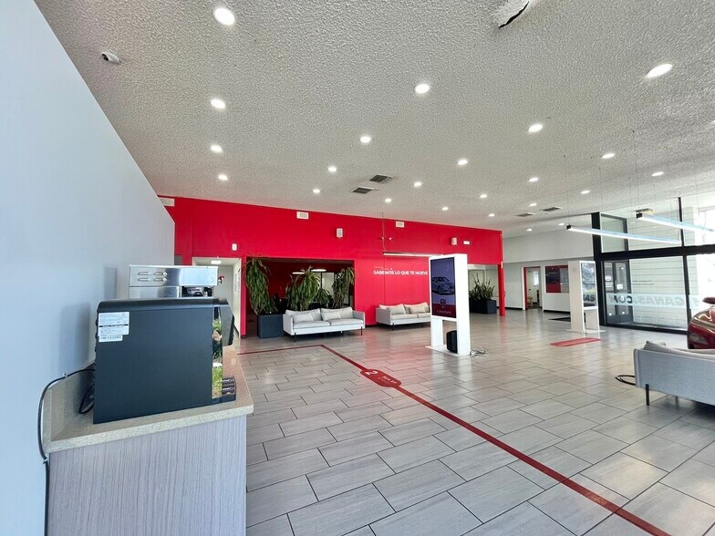 More Photos Of 2820 Fulton Ave, Sacramento Auto Dealership For Lease