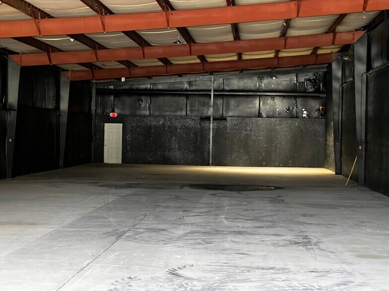 More Photos Of 614 S Grove St, Hendersonville Industrial For Sale