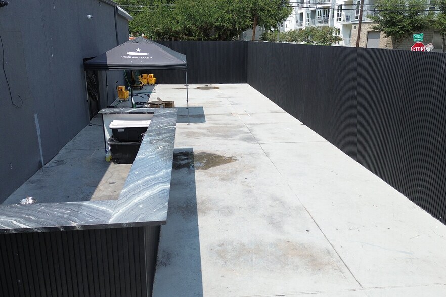 More Photos Of 5002 Washington Ave, Houston Bar For Lease