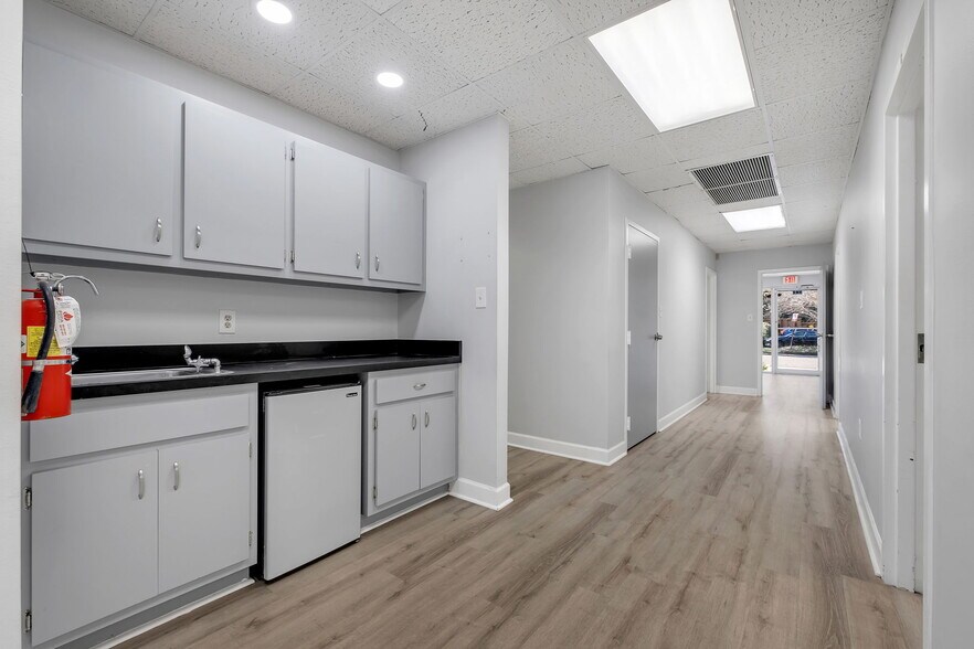 More Photos Of 347 Office Plaza Dr, Tallahassee Office For Lease