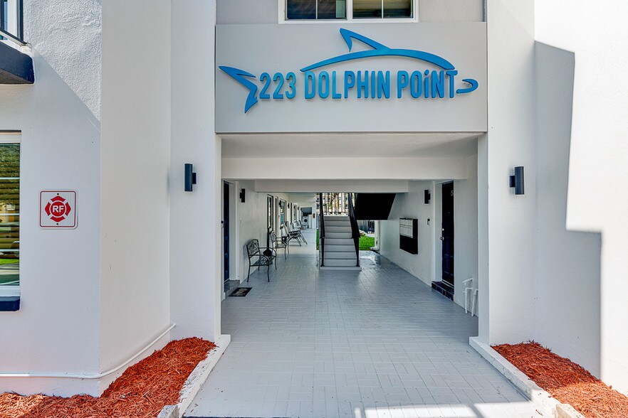 More Photos Of 223 Dolphin Pt, Clearwater Apartments For Sale