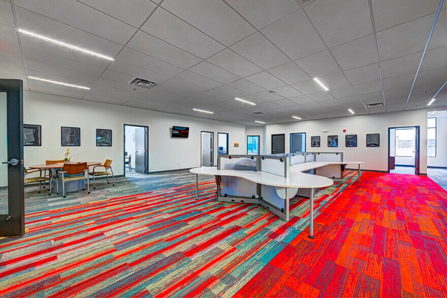 More Photos Of 1255 Main St, Indianapolis Service For Lease