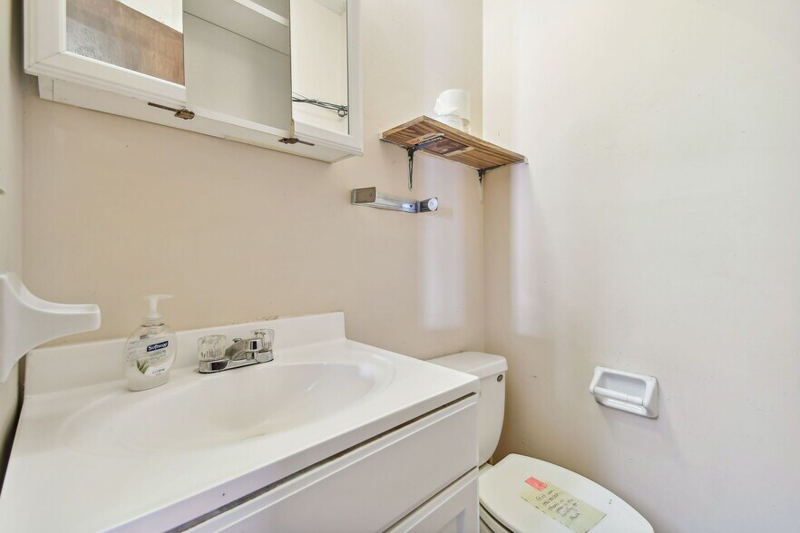 More Photos Of 1956 Kingsley Ave, Orange Park General Retail For Sale