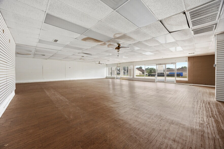 More Photos Of 1320-1326 Bedford Rd, Bedford Unknown For Lease