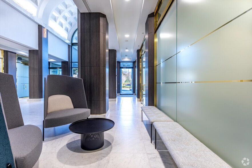 More Photos Of 9144 Arrowpoint Blvd, Charlotte Office For Lease