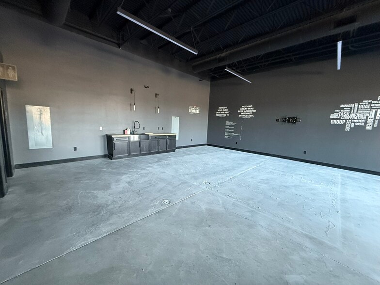 More Photos Of 5036 Keagy Rd, Roanoke General Retail For Lease