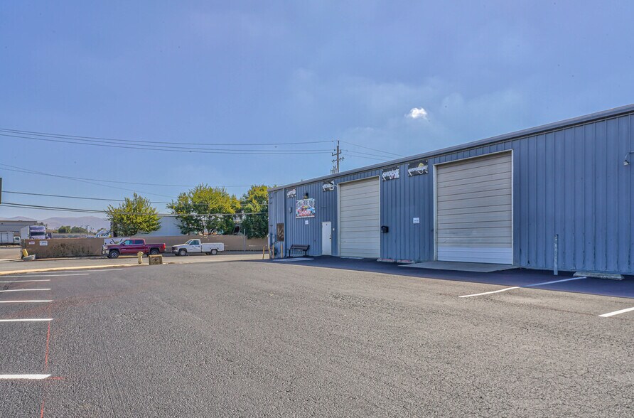 More Photos Of 50 Chamberlain St, Salinas Warehouse For Sale