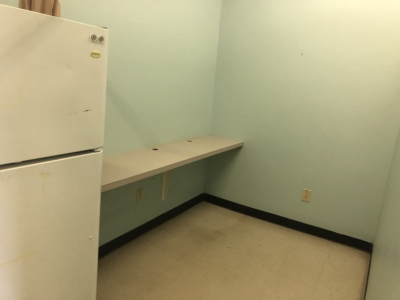 More Photos Of 7947 Southeastern Ave, Indianapolis Loft Creative Space For Sale