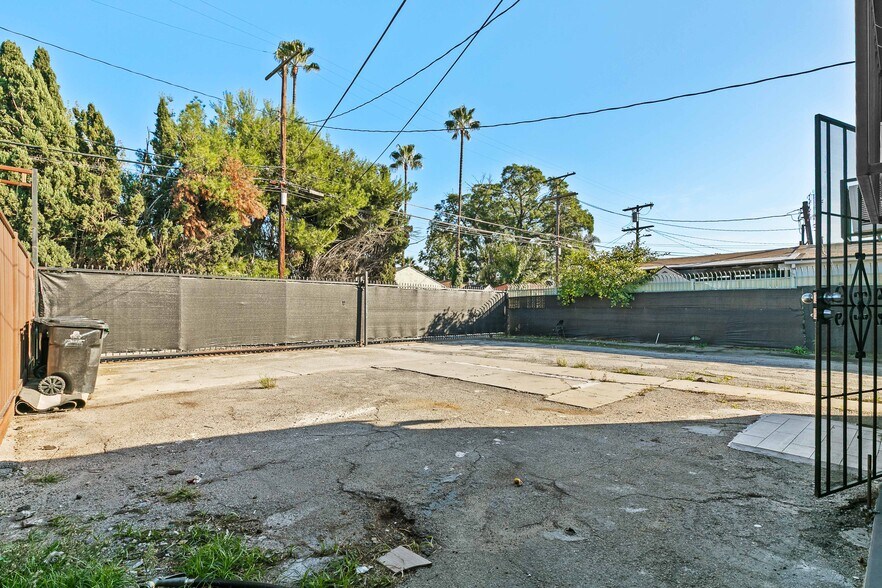 More Photos Of 5520-5522 Cahuenga Blvd, North Hollywood Freestanding For Sale