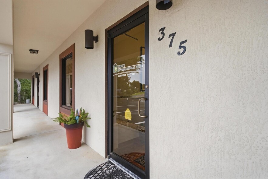 More Photos Of 375 Fennell Blvd, Lady Lake Medical For Sale