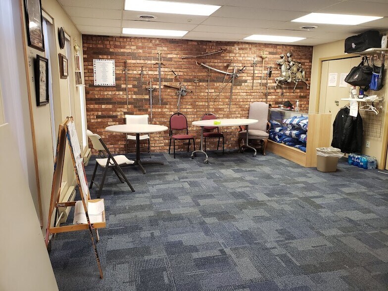 More Photos Of 408 Oliver St, Troy Warehouse For Lease