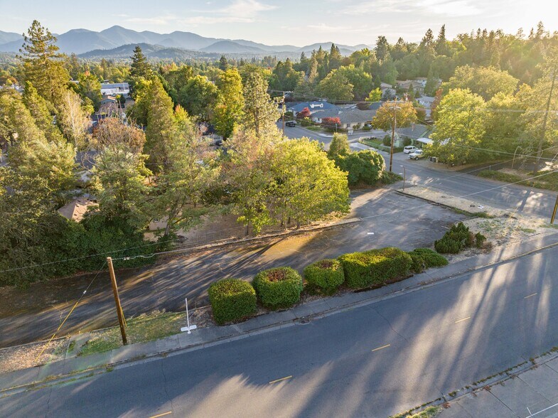 More Photos Of 700 NW Dimmick St, Grants Pass Specialty For Sale