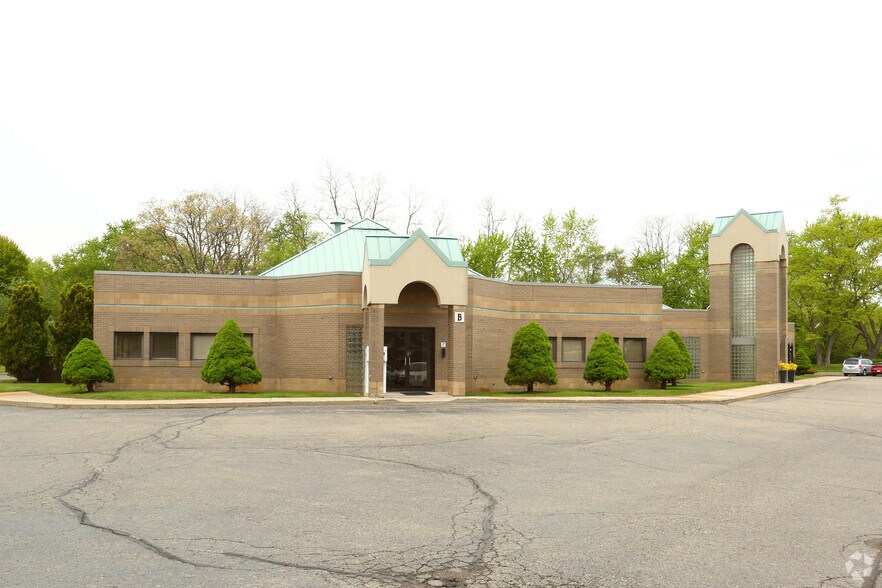 More Photos Of 10524 E Grand River Ave, Brighton Office For Lease