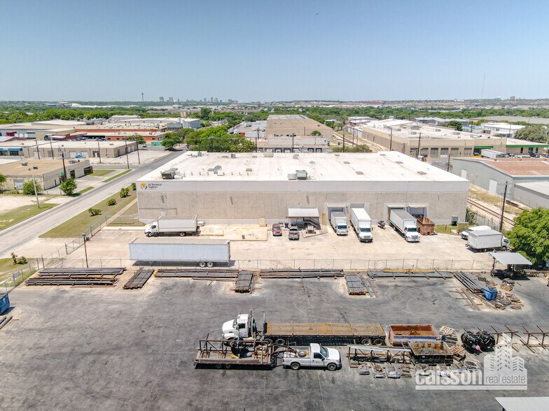 More Photos Of 4311 Director Dr, San Antonio Warehouse For Lease