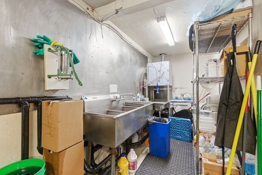 More Photos Of 2530 NE 82ND Ave, Portland Restaurant For Sale