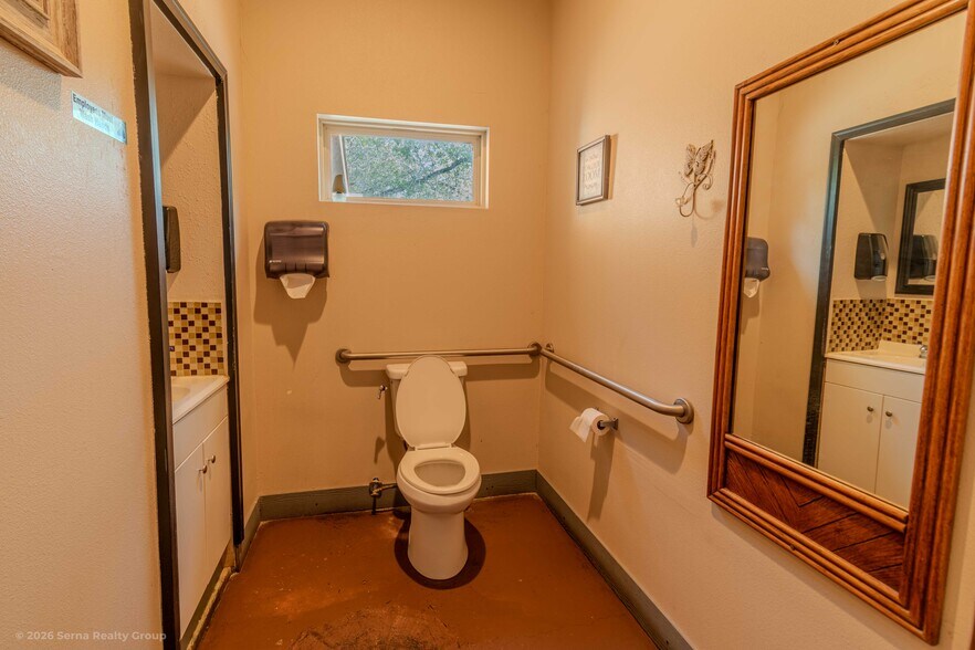 More Photos Of 3710 Waterwood Pass, Elmendorf Restaurant For Sale