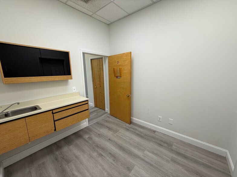 More Photos Of 79 Route 59, Suffern Medical For Lease
